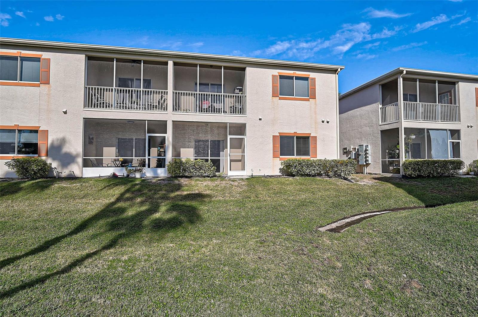 Image 32 of 39 For 3958 Mediterranea Circle 411