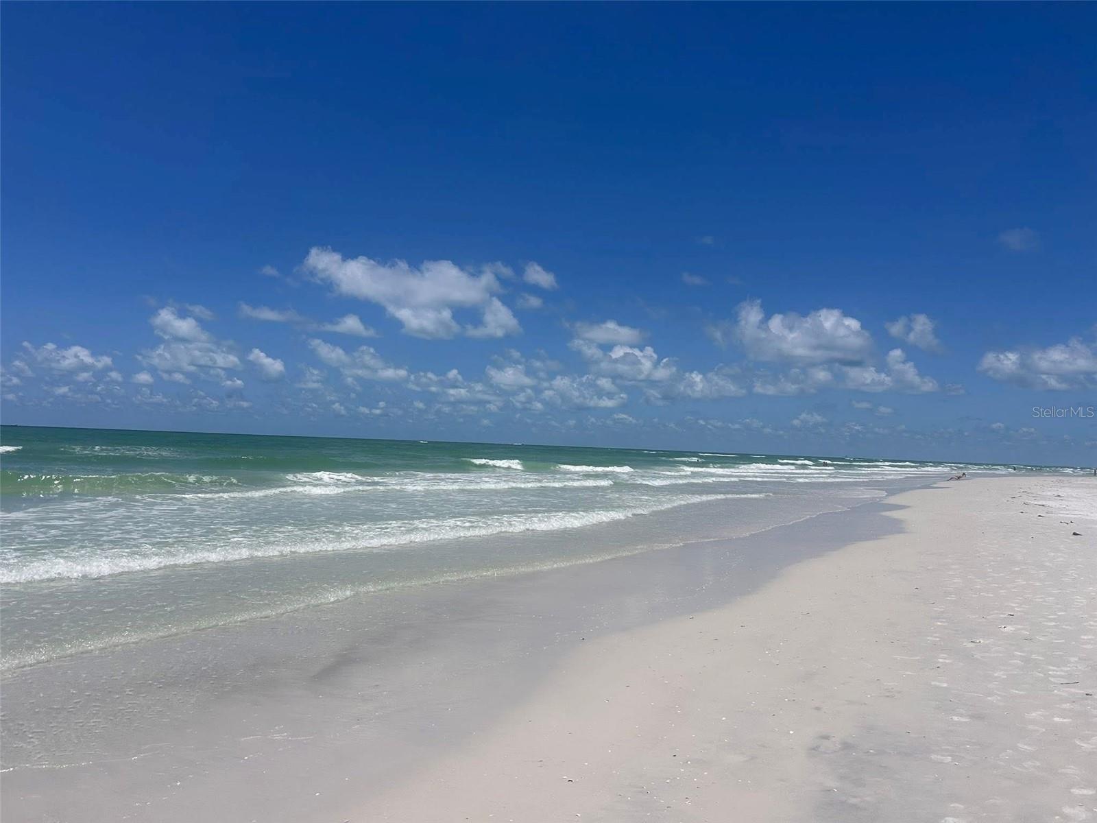 Image 37 of 39 For 3958 Mediterranea Circle 411