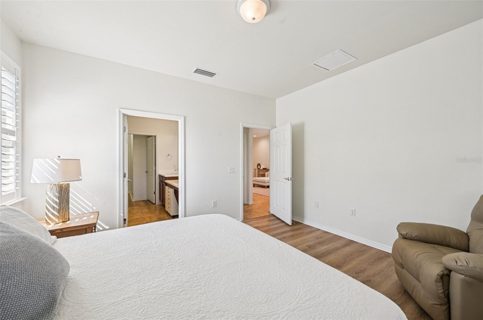 Image 16 of 51 For 19220 Isadora Street