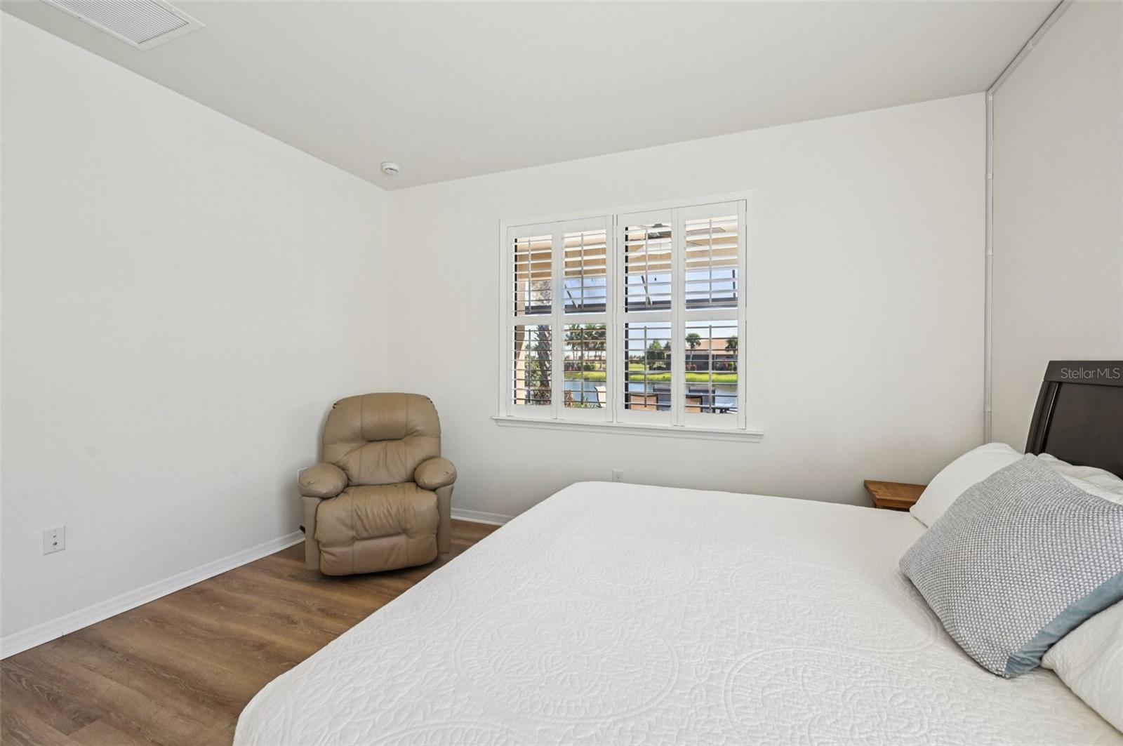 Image 17 of 51 For 19220 Isadora Street