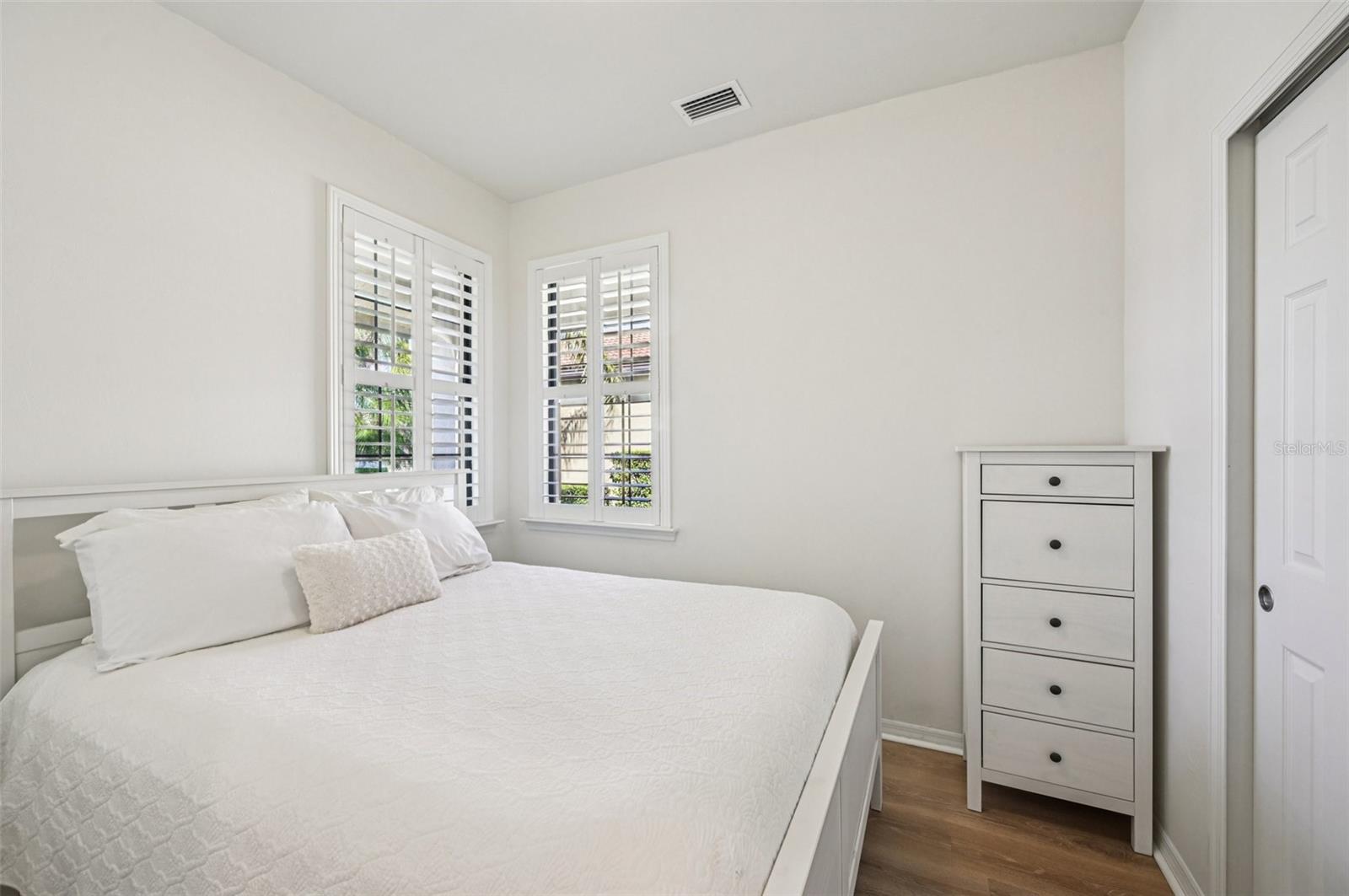 Image 22 of 51 For 19220 Isadora Street