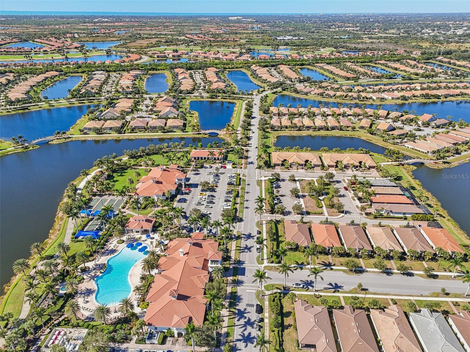 Image 32 of 51 For 19220 Isadora Street