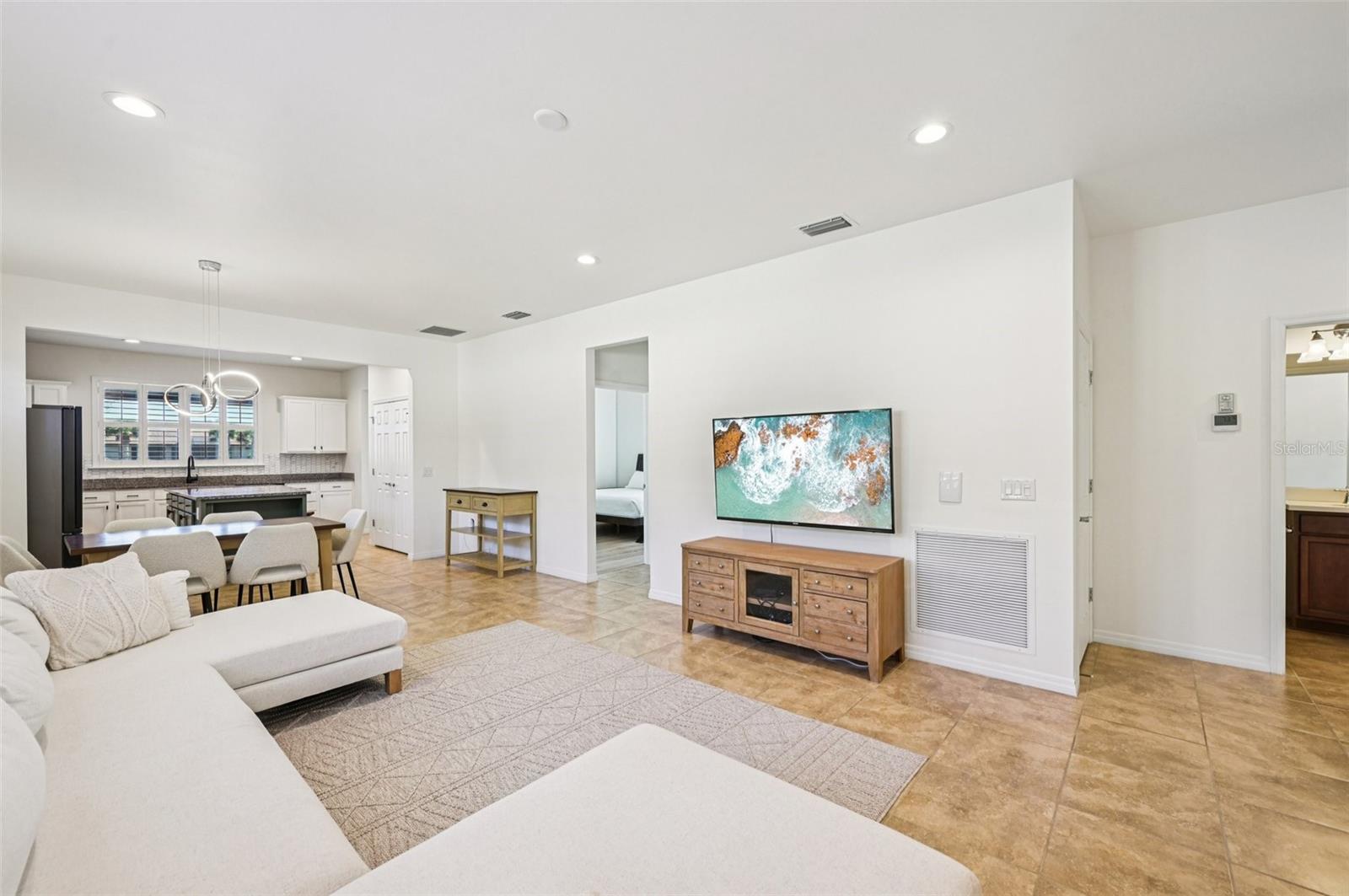 Image 5 of 51 For 19220 Isadora Street