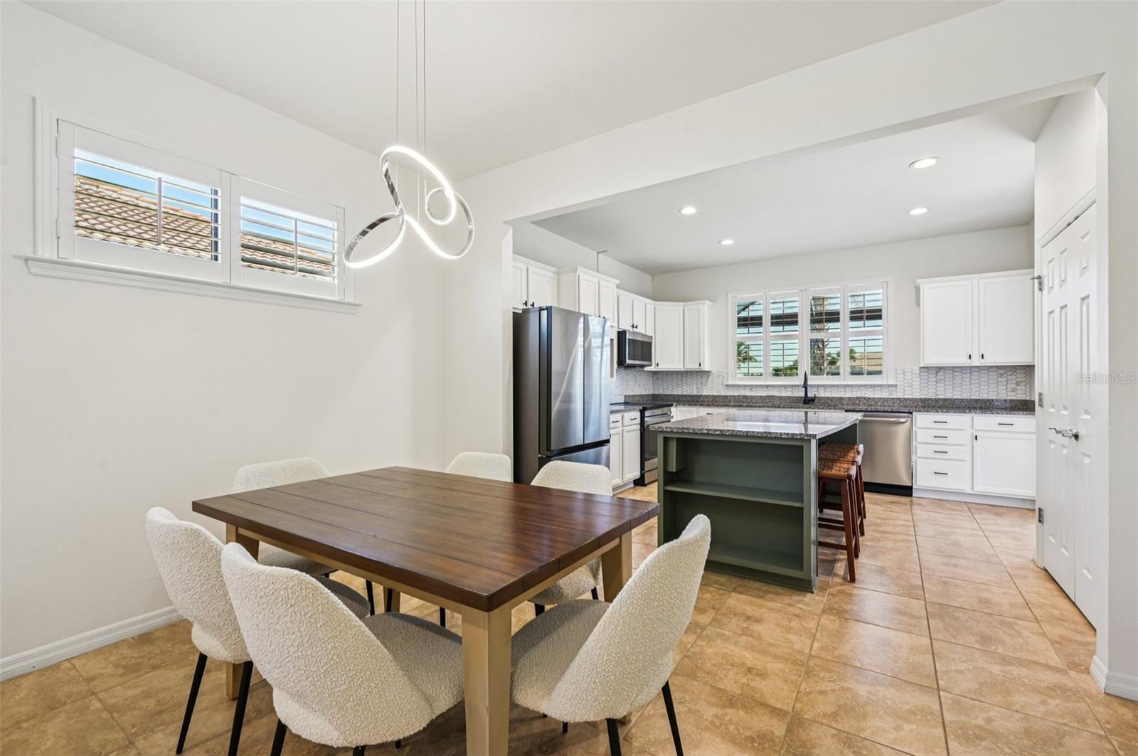 Image 7 of 51 For 19220 Isadora Street