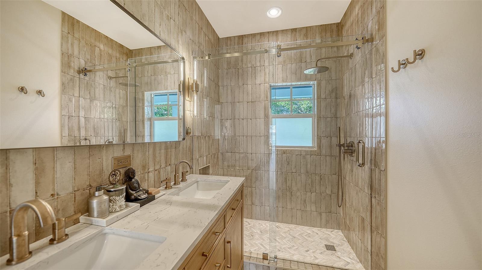 Image 22 of 76 For 1690 Arlington Street