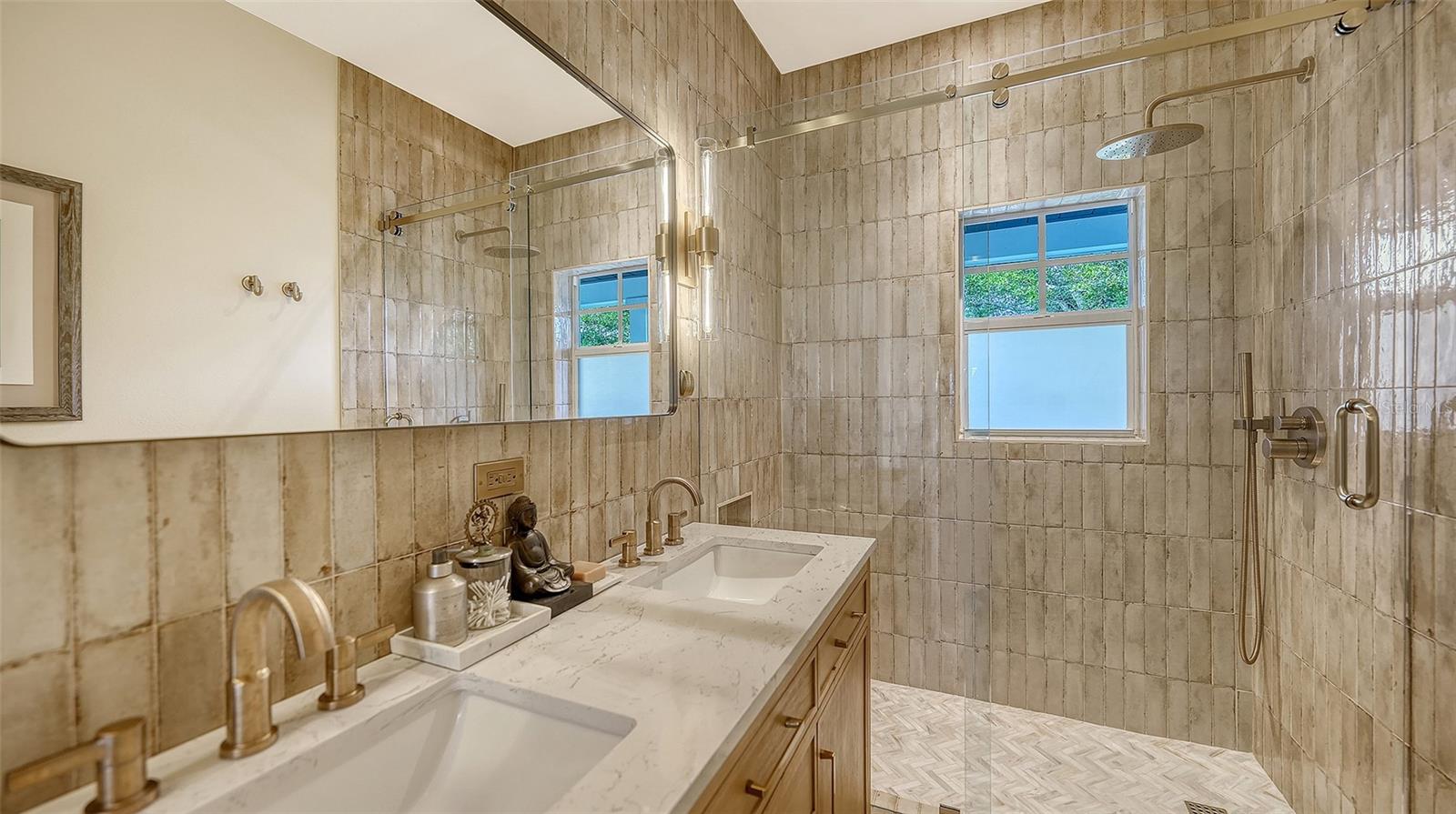 Image 34 of 76 For 1690 Arlington Street