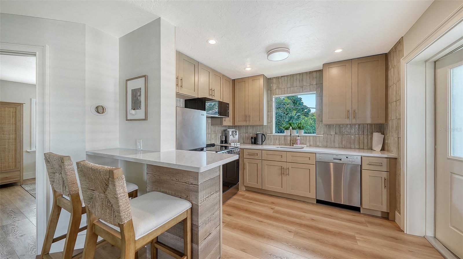 Image 42 of 76 For 1690 Arlington Street