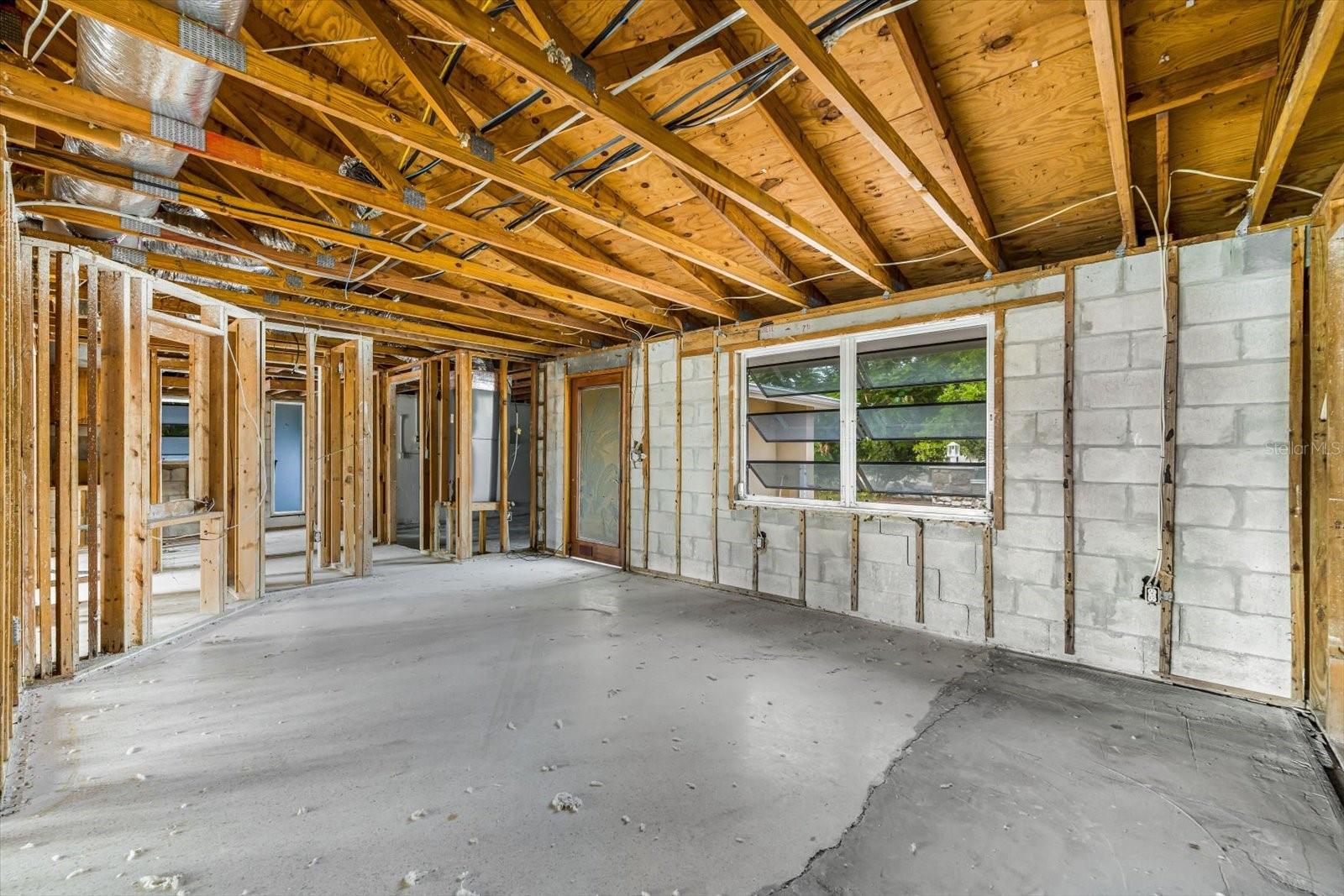 Image 13 of 51 For 259 Gladiolus Street