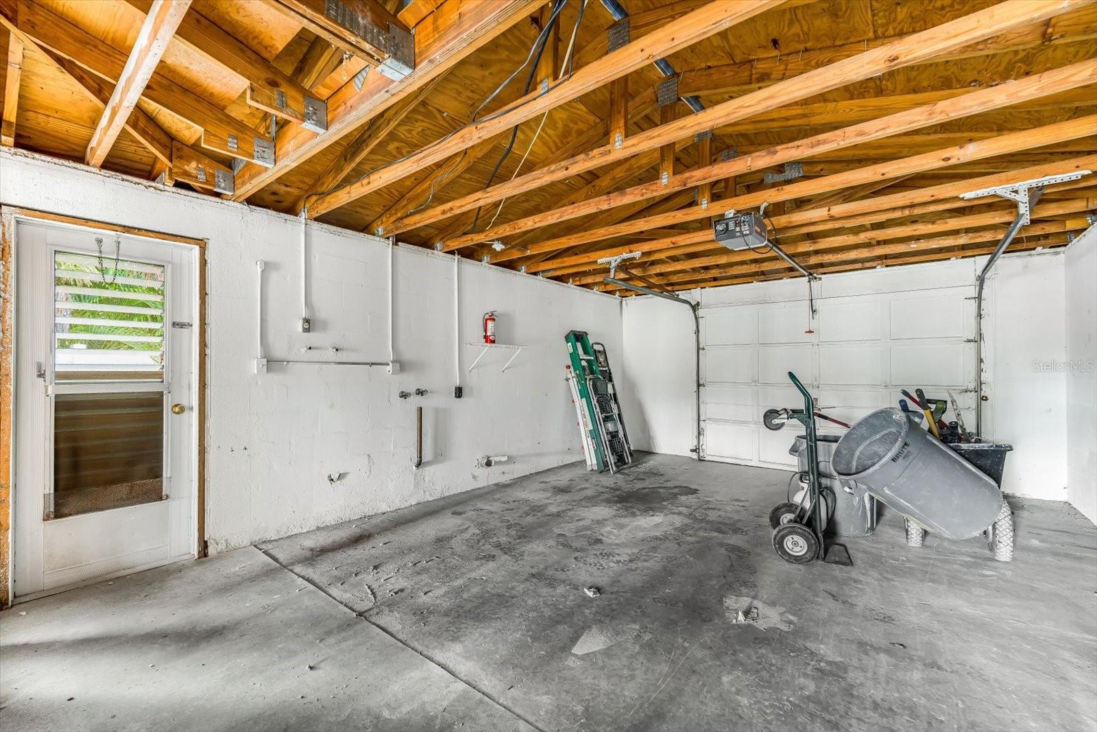 Image 31 of 51 For 259 Gladiolus Street