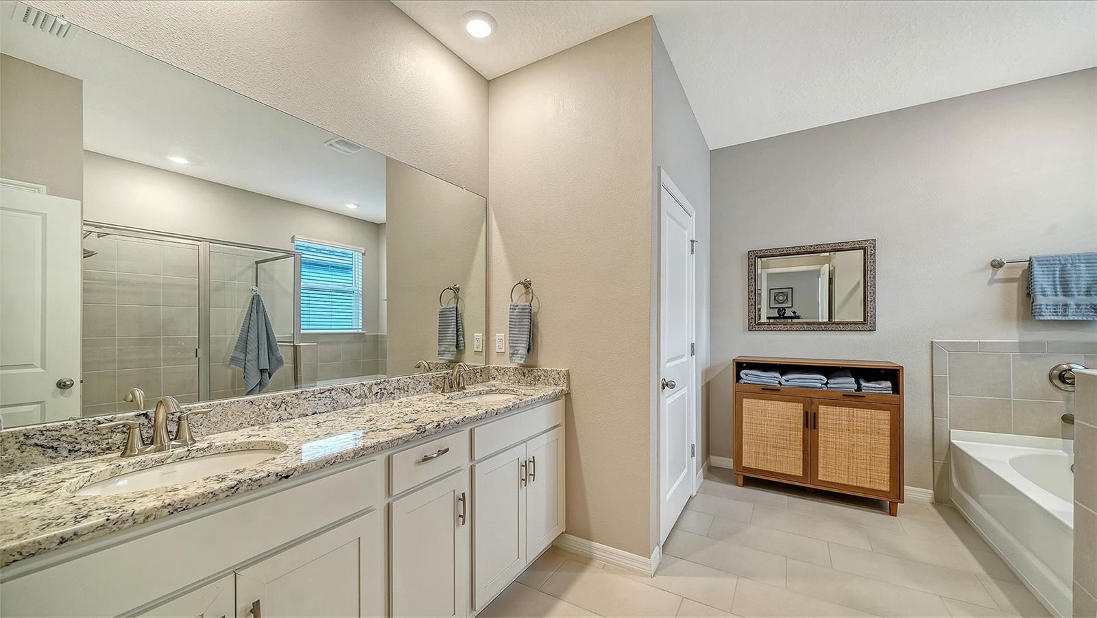 Image 17 of 31 For 17617 Cantarina Cove