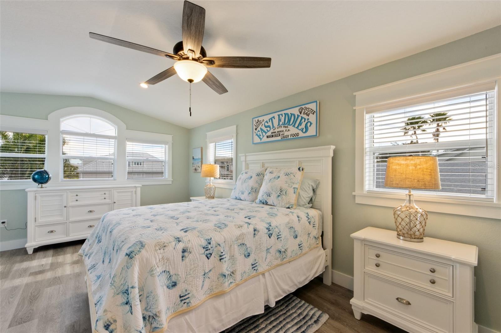 Image 15 of 39 For 510 Magnolia Avenue