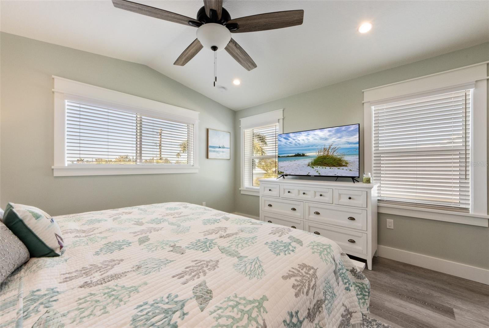 Image 20 of 39 For 510 Magnolia Avenue