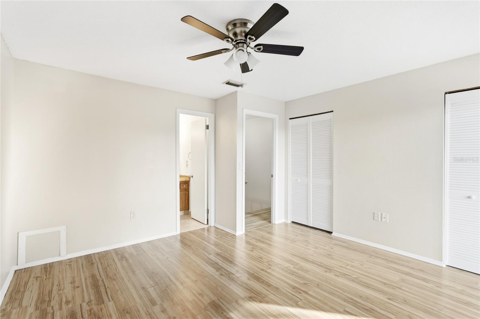 Image 16 of 26 For 3365 Ramblewood Drive N 35c8