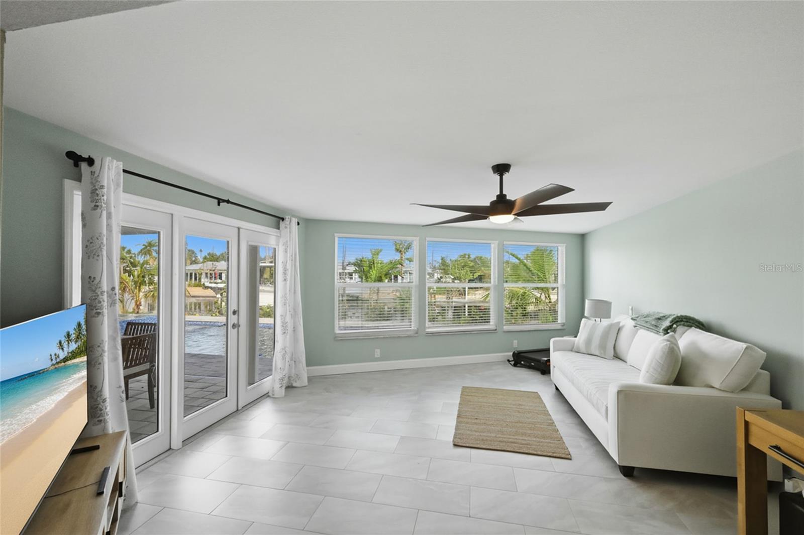 Image 15 of 42 For 611 Dundee Lane