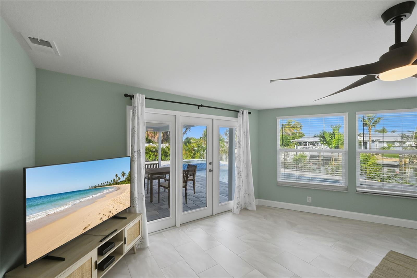 Image 16 of 42 For 611 Dundee Lane