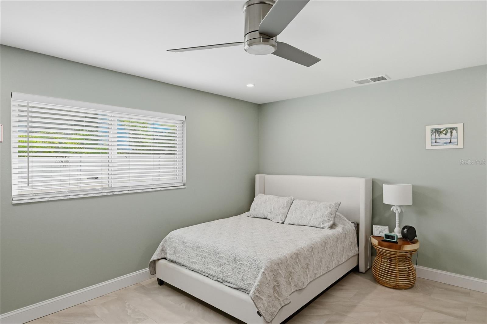 Image 17 of 42 For 611 Dundee Lane