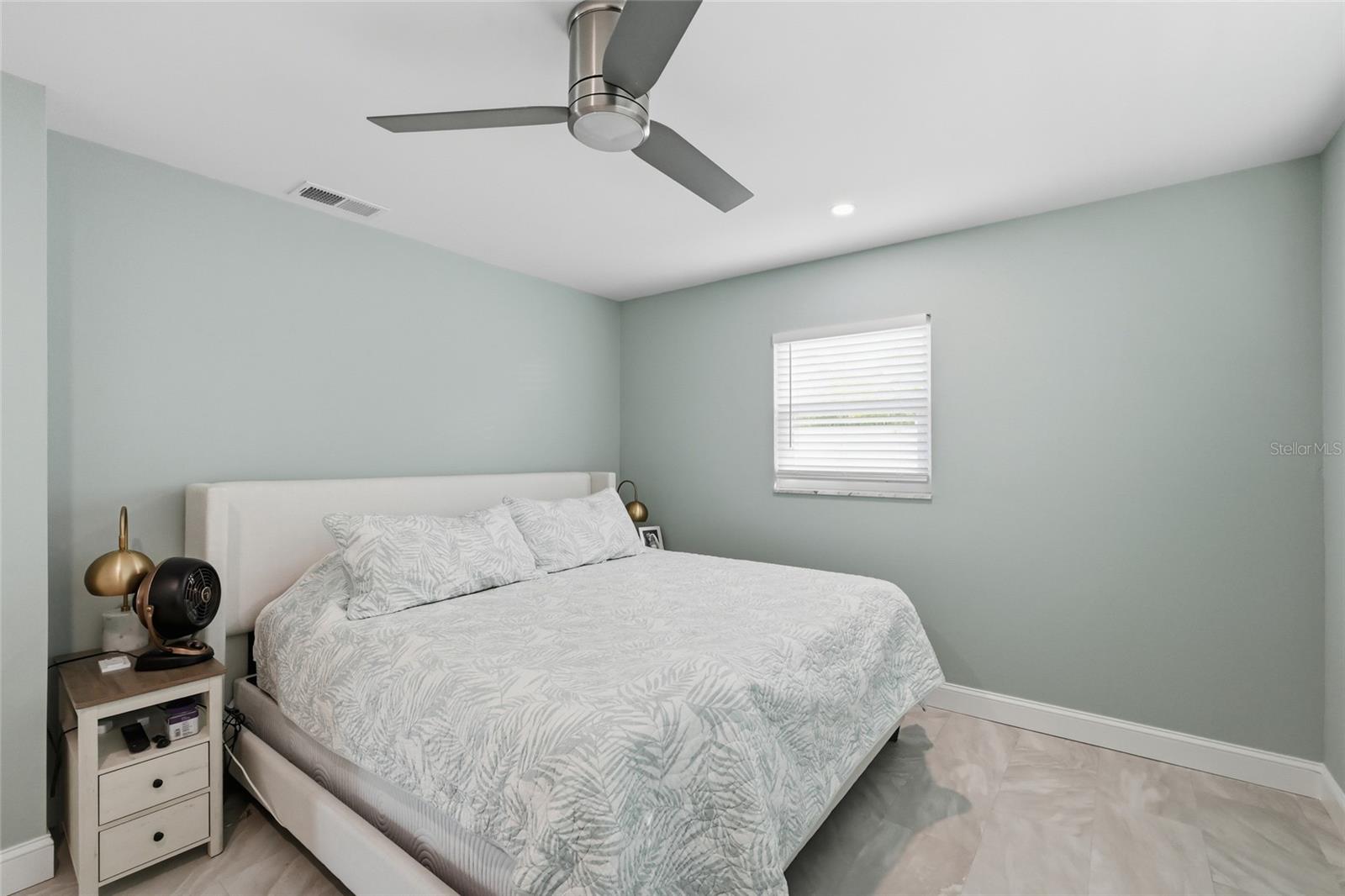 Image 20 of 42 For 611 Dundee Lane