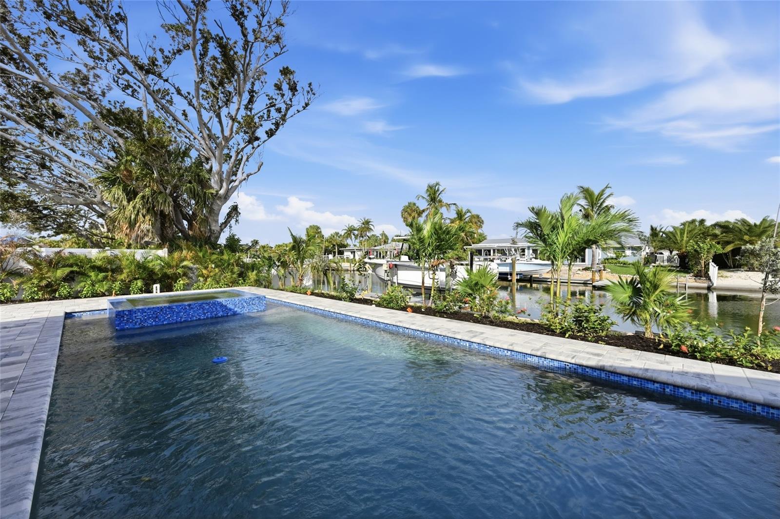 Image 26 of 42 For 611 Dundee Lane