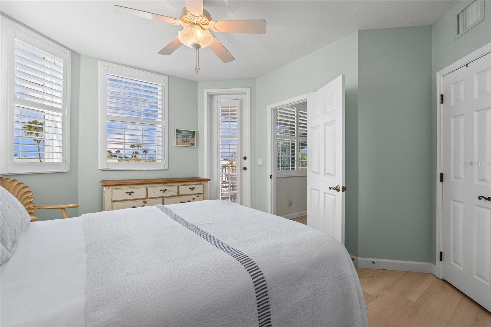 Image 15 of 51 For 1260 Dolphin Bay Way 404