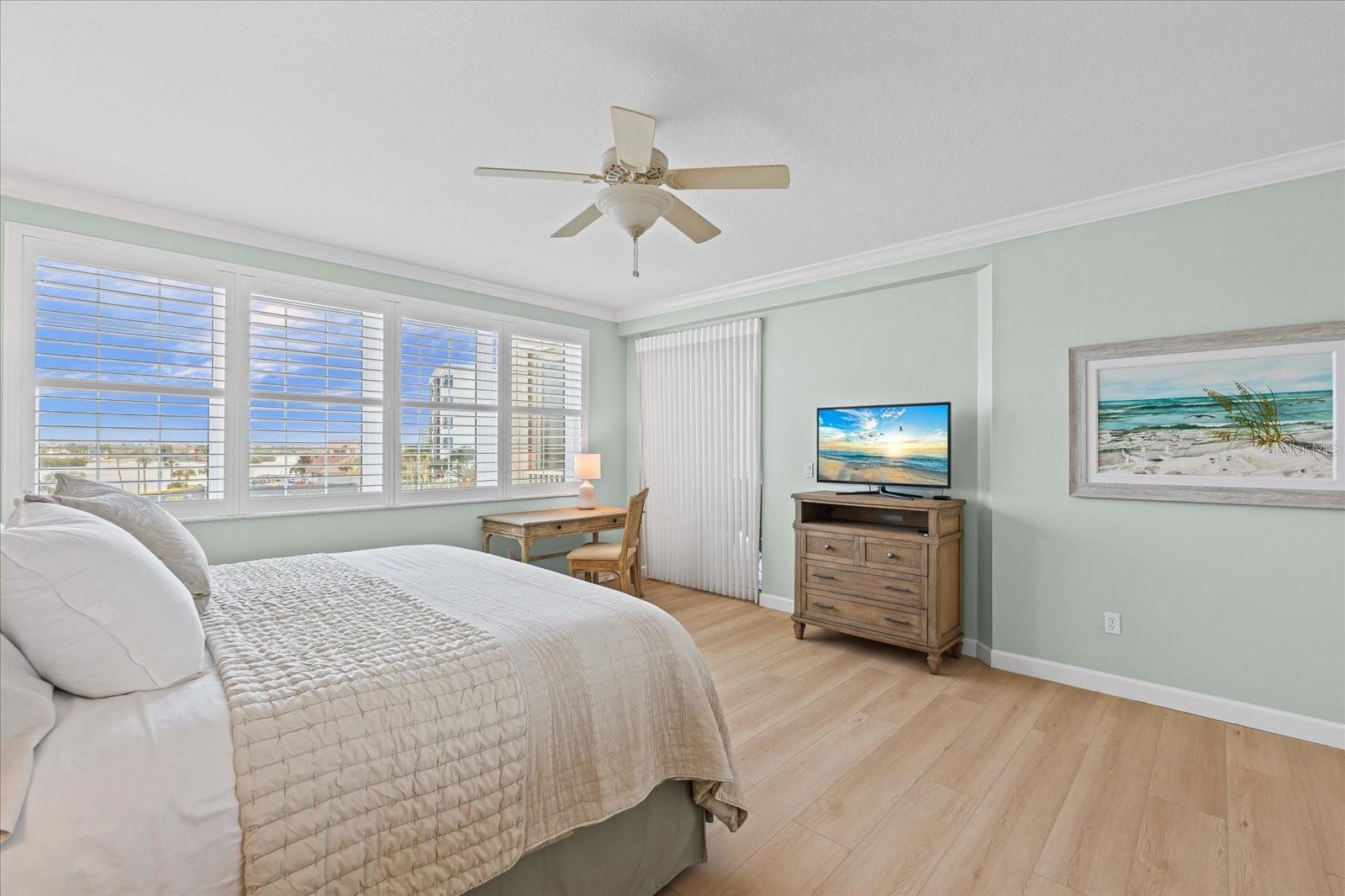 Image 29 of 51 For 1260 Dolphin Bay Way 404