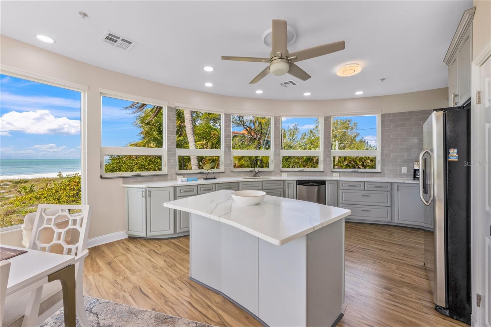 Image 12 of 39 For 3708 Gulf Drive 1