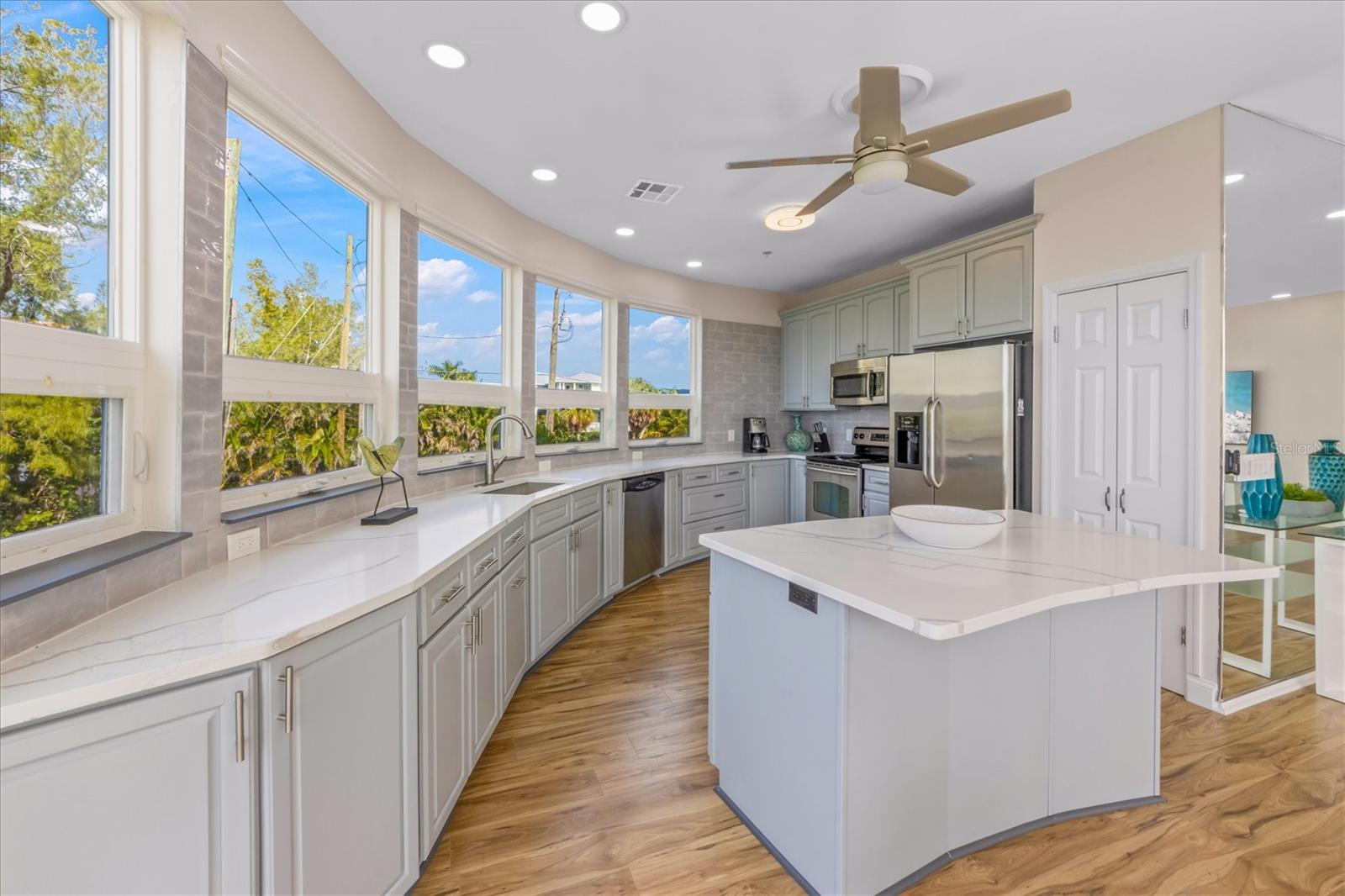 Image 13 of 39 For 3708 Gulf Drive 1