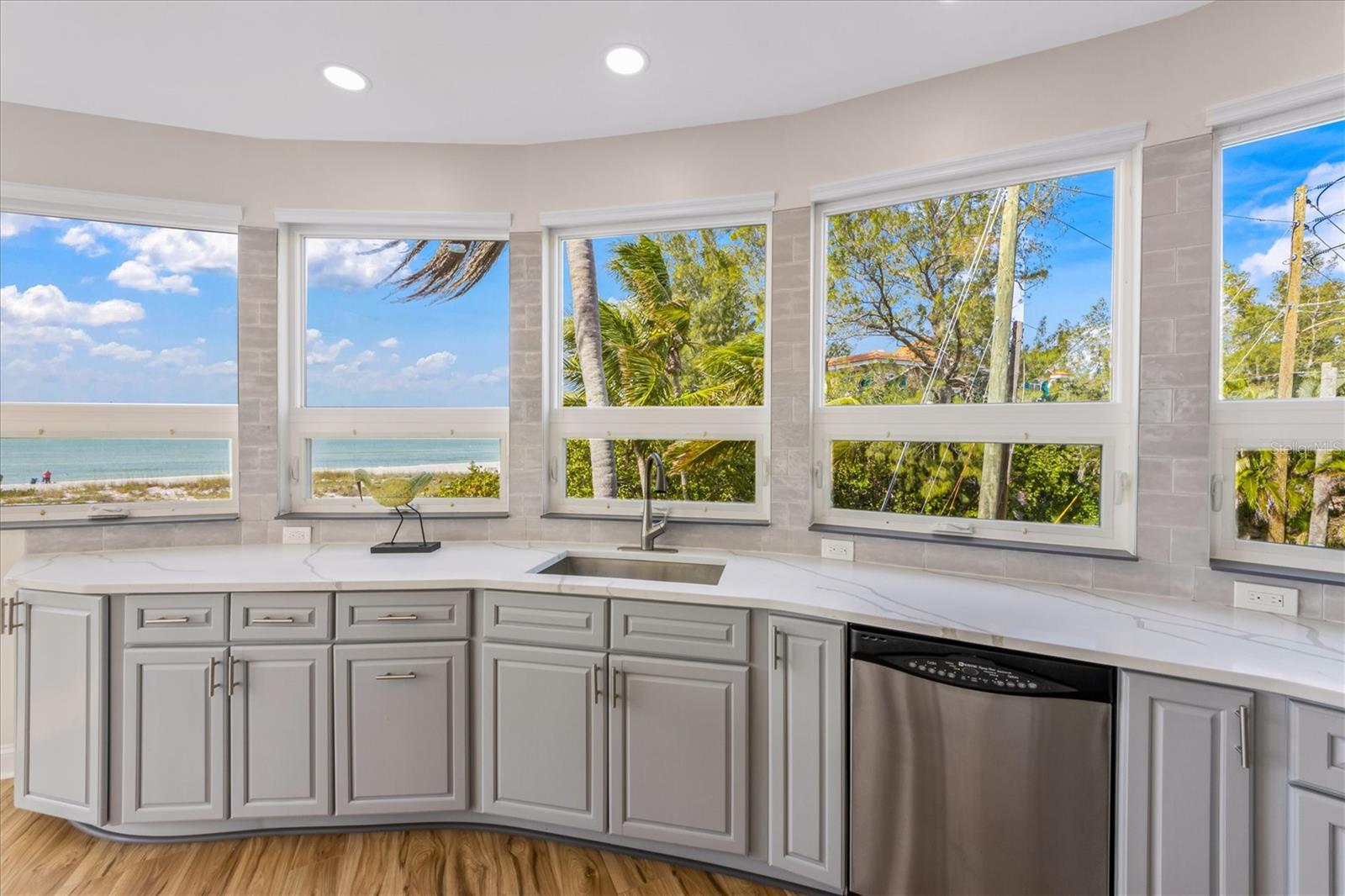 Image 15 of 39 For 3708 Gulf Drive 1