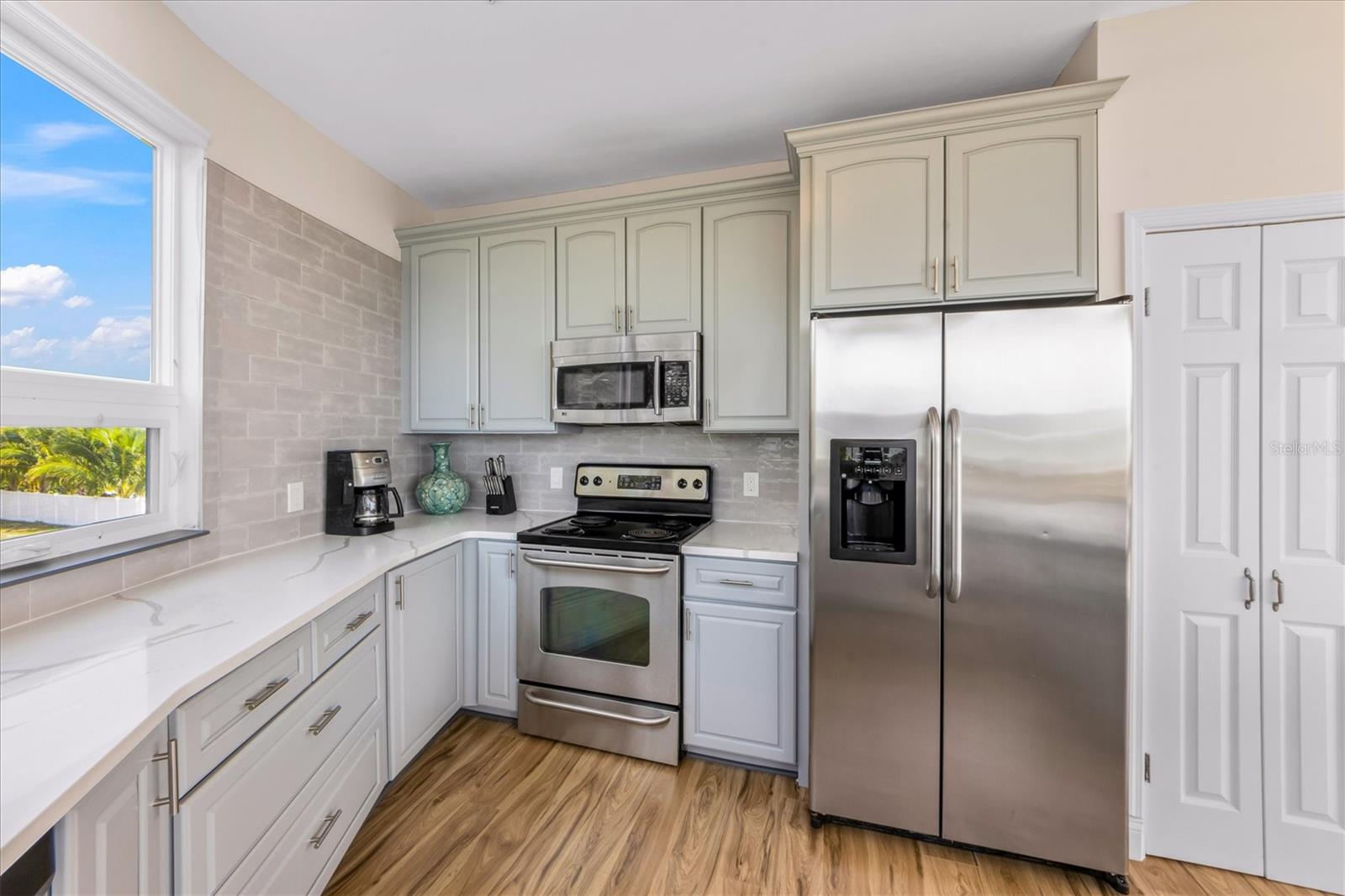 Image 16 of 39 For 3708 Gulf Drive 1