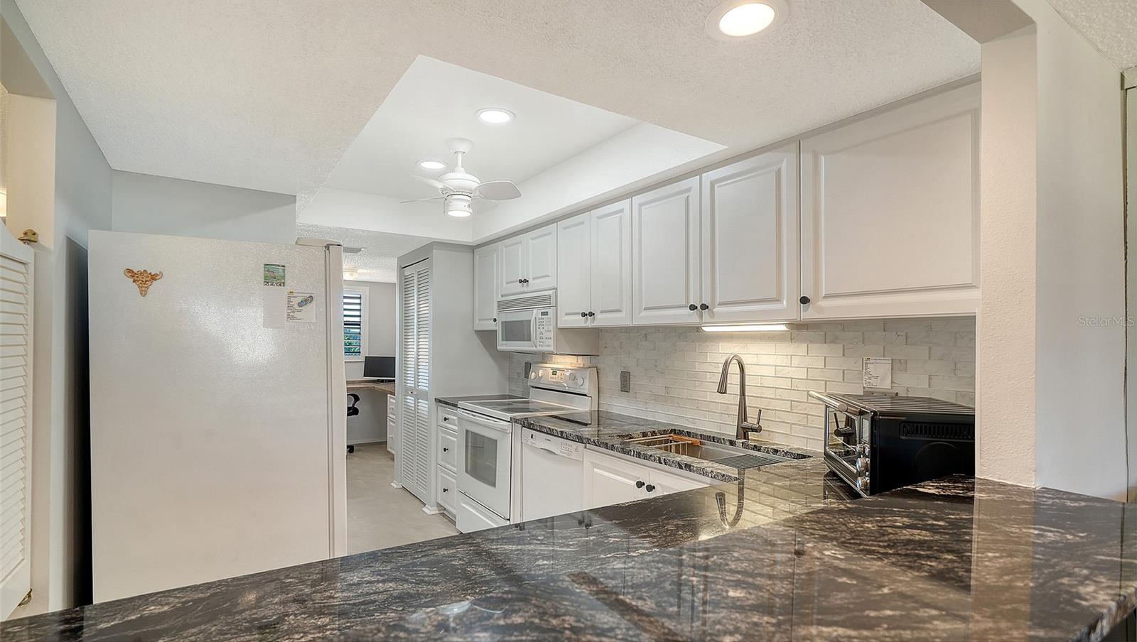 Image 19 of 98 For 8779 Midnight Pass Road 502h