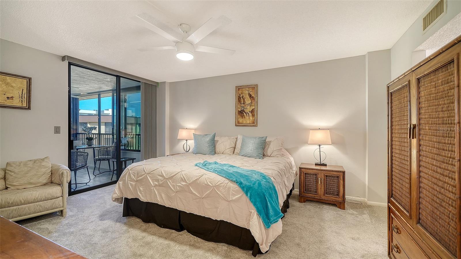 Image 25 of 98 For 8779 Midnight Pass Road 502h