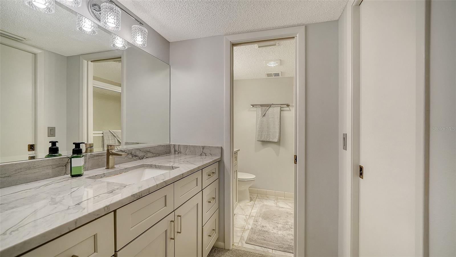 Image 29 of 98 For 8779 Midnight Pass Road 502h