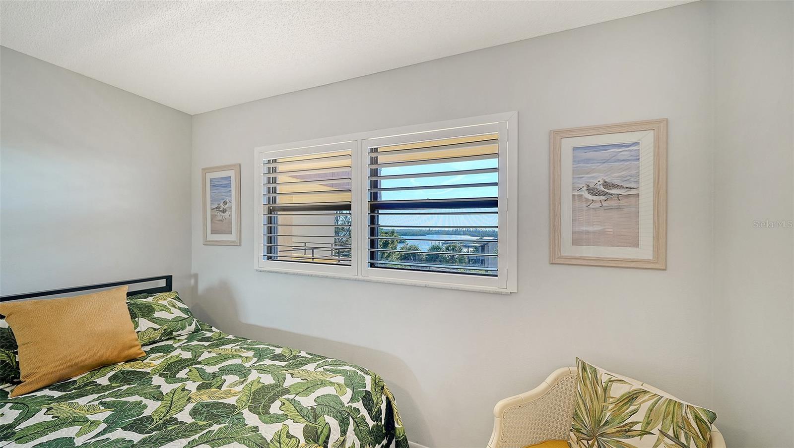 Image 33 of 98 For 8779 Midnight Pass Road 502h