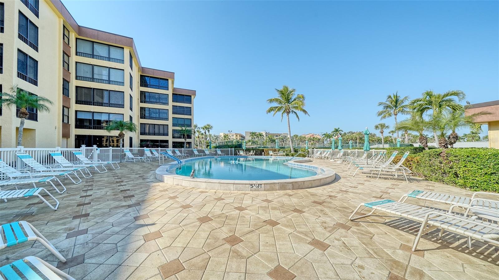 Image 51 of 98 For 8779 Midnight Pass Road 502h