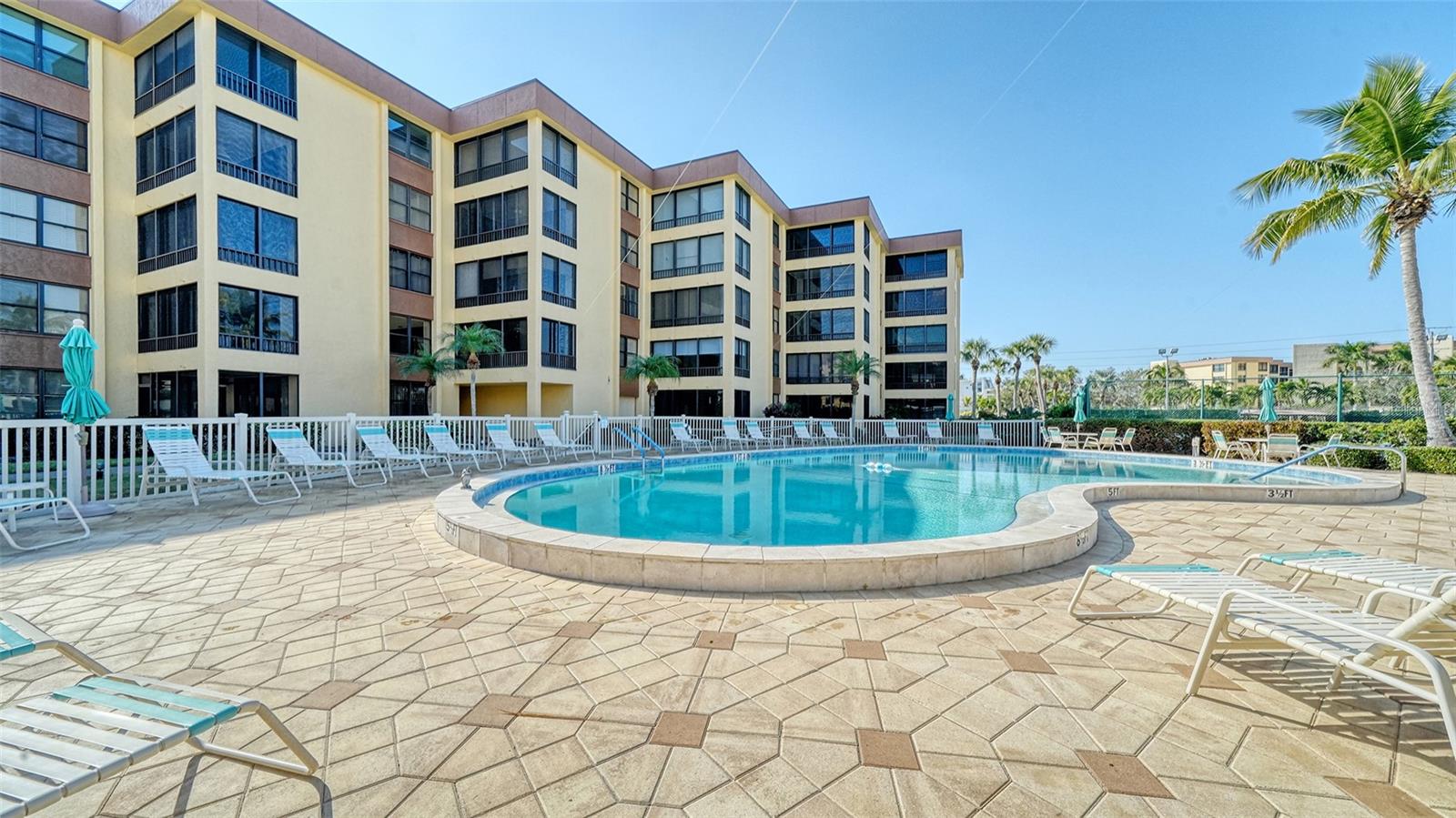 Image 52 of 98 For 8779 Midnight Pass Road 502h