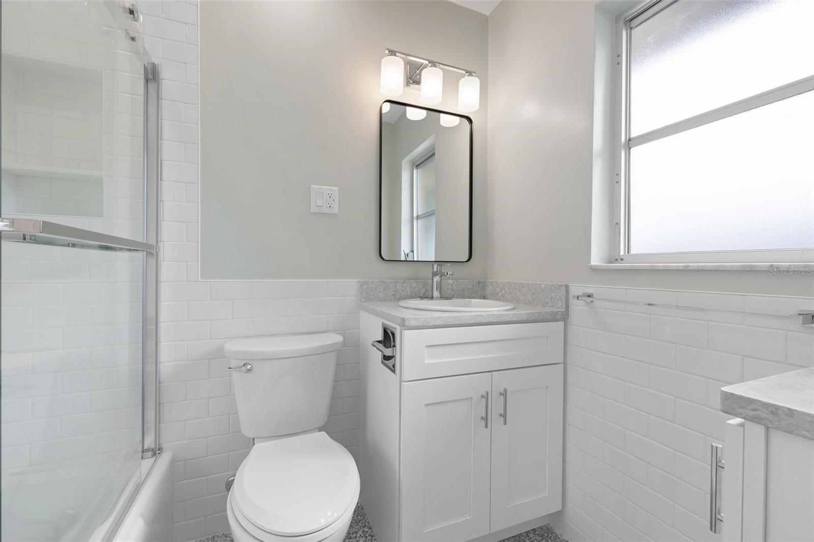 Image 15 of 89 For 5830 Midnight Pass Road 94