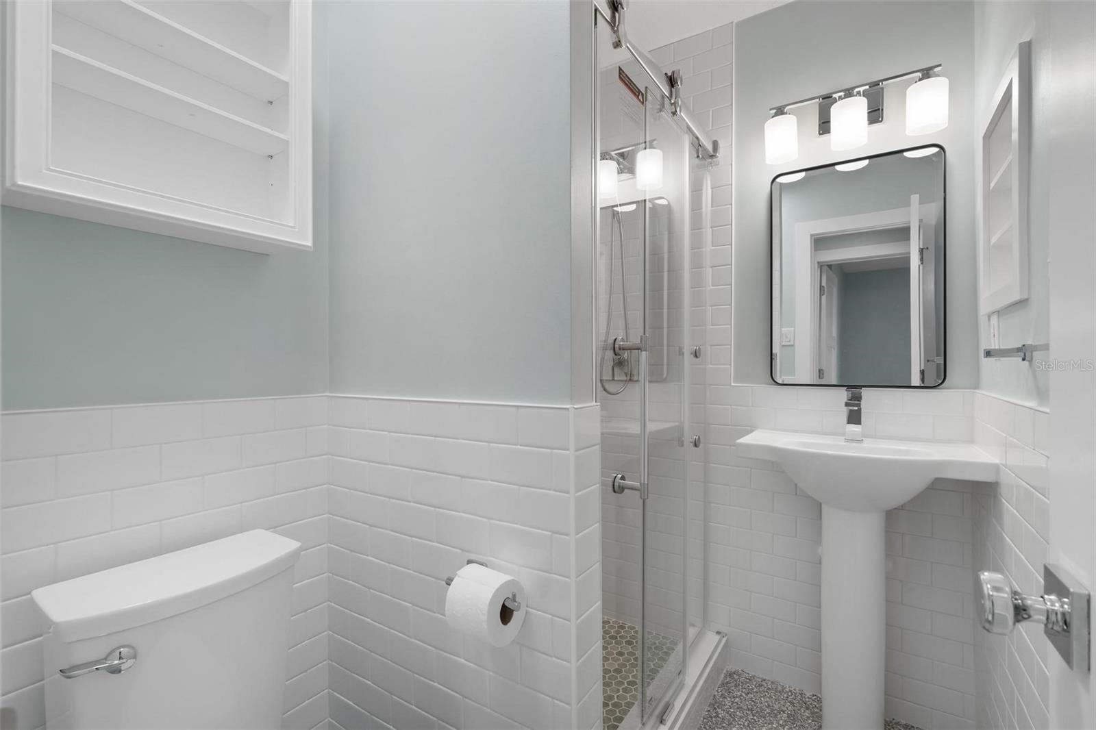 Image 16 of 89 For 5830 Midnight Pass Road 94