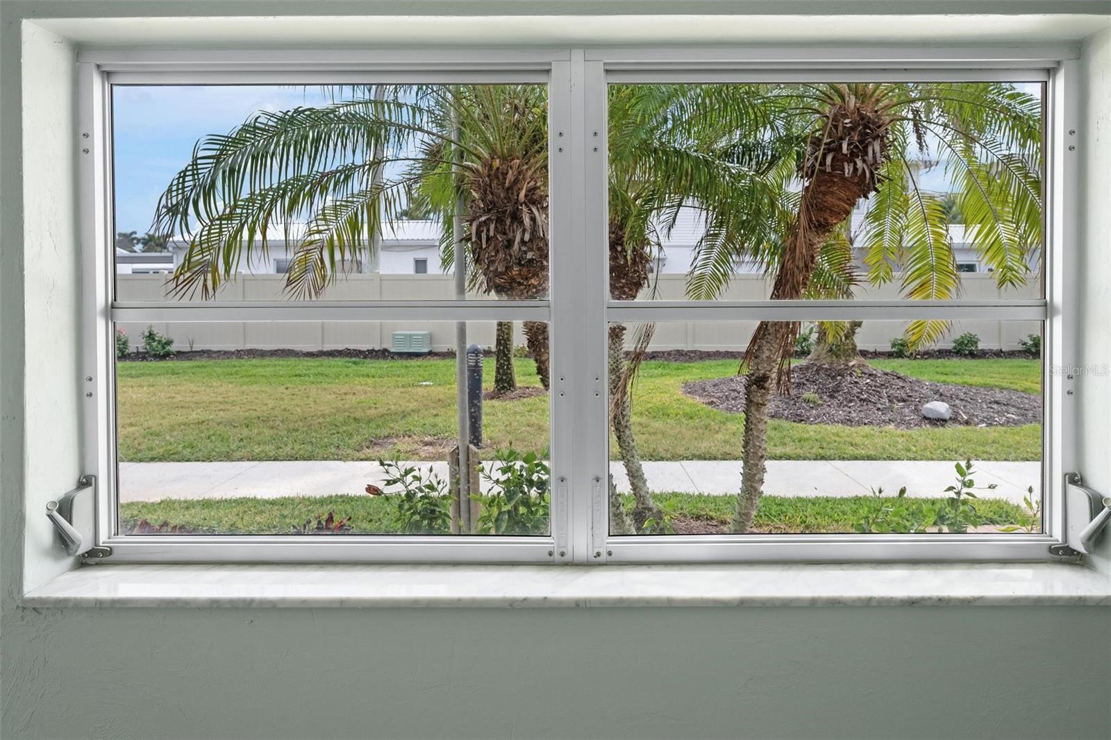 Image 17 of 89 For 5830 Midnight Pass Road 94