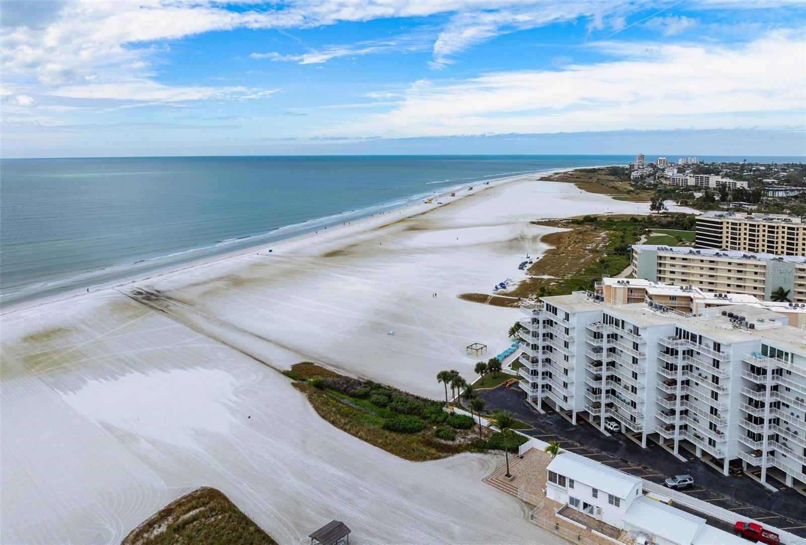 Image 18 of 89 For 5830 Midnight Pass Road 94