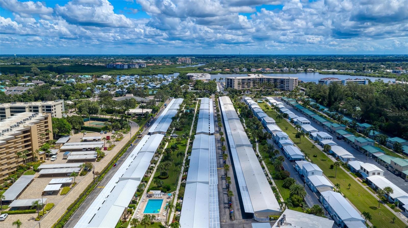 Image 19 of 89 For 5830 Midnight Pass Road 94