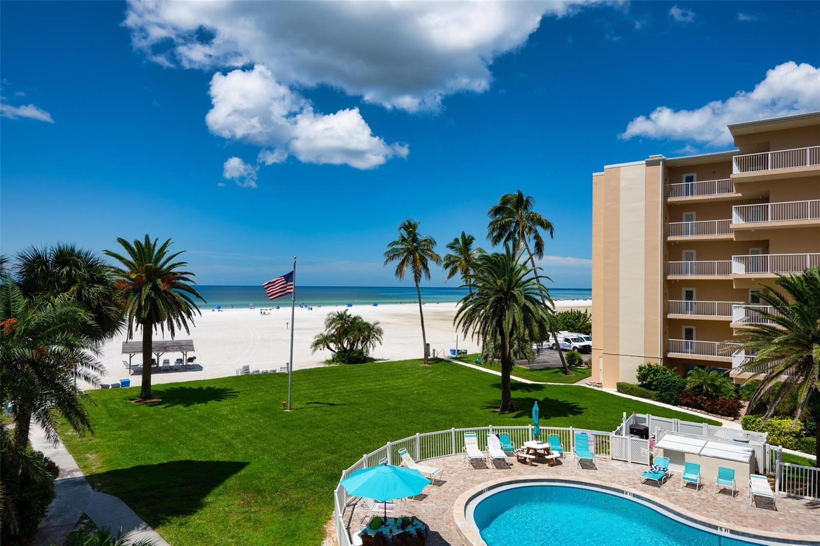 Image 20 of 89 For 5830 Midnight Pass Road 94