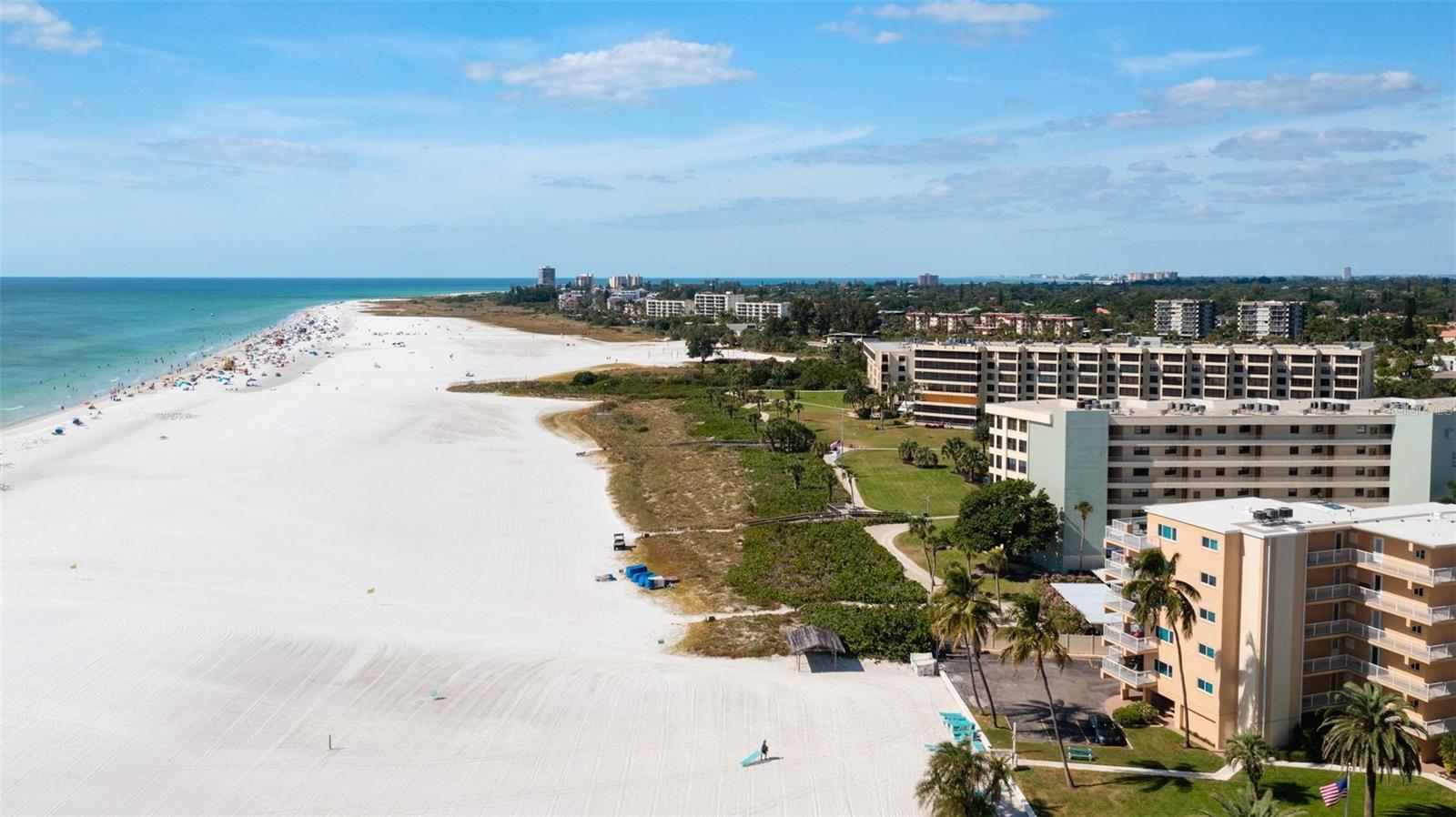 Image 35 of 89 For 5830 Midnight Pass Road 94