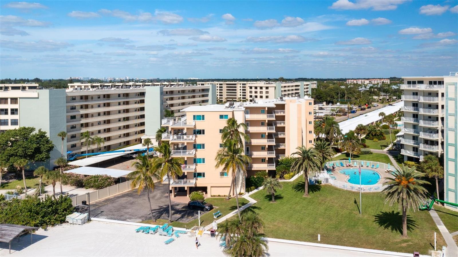 Image 36 of 89 For 5830 Midnight Pass Road 94