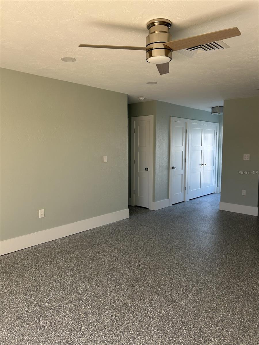 Image 37 of 89 For 5830 Midnight Pass Road 94