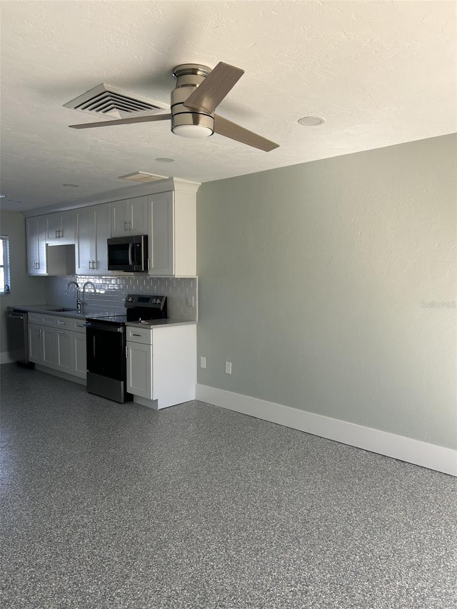 Image 38 of 89 For 5830 Midnight Pass Road 94