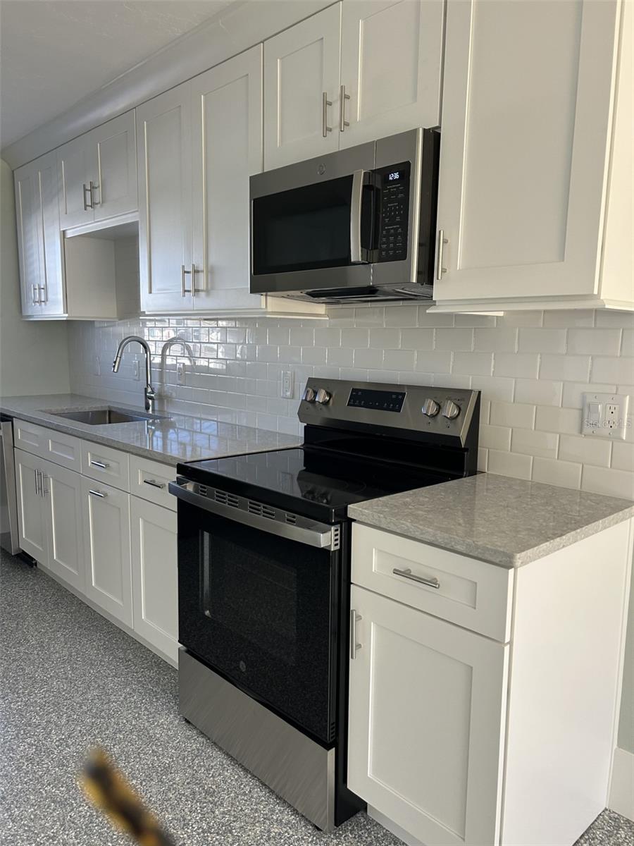 Image 7 of 89 For 5830 Midnight Pass Road 94