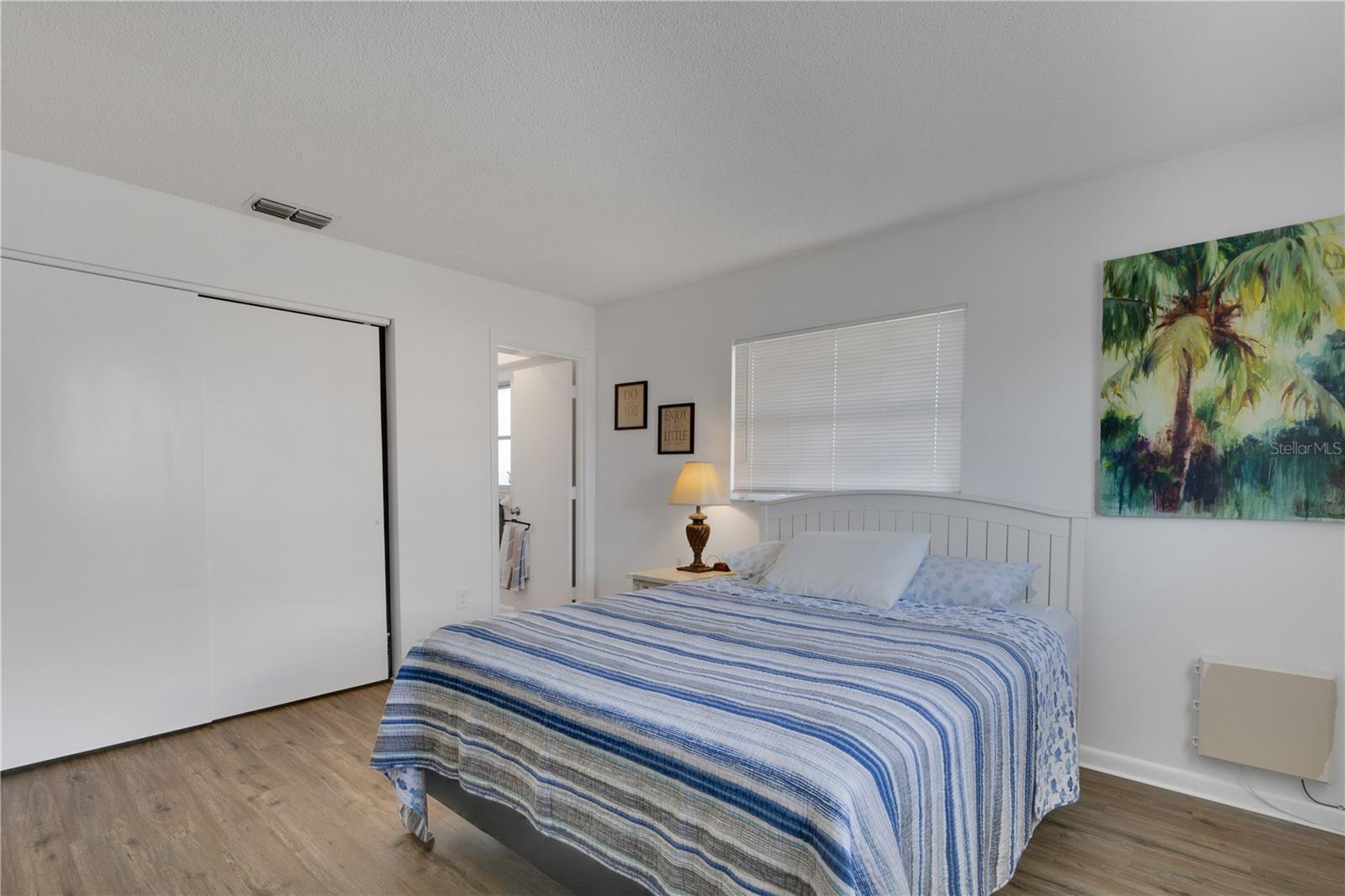 Image 21 of 48 For 210 Albee Road W