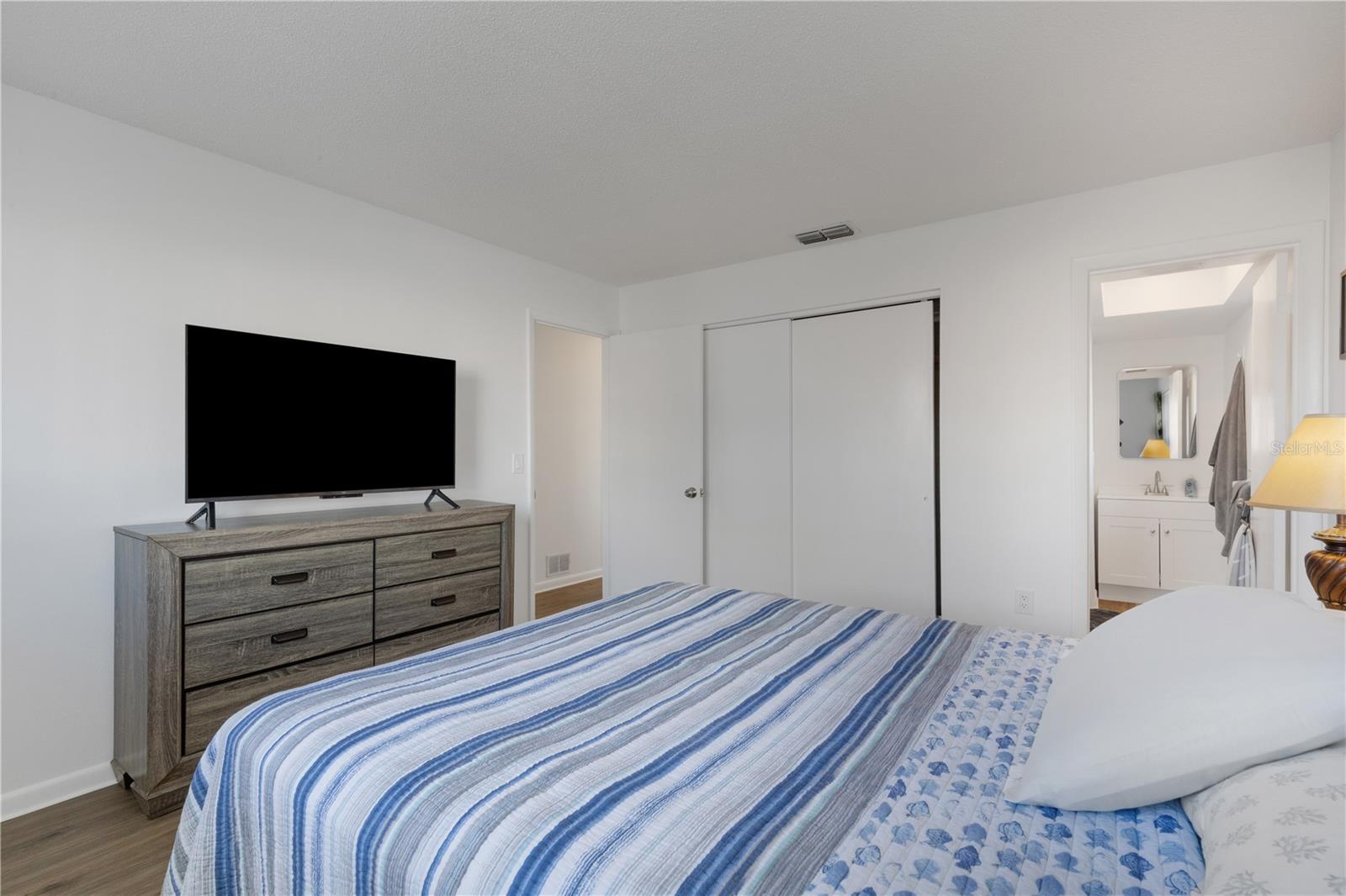 Image 22 of 48 For 210 Albee Road W