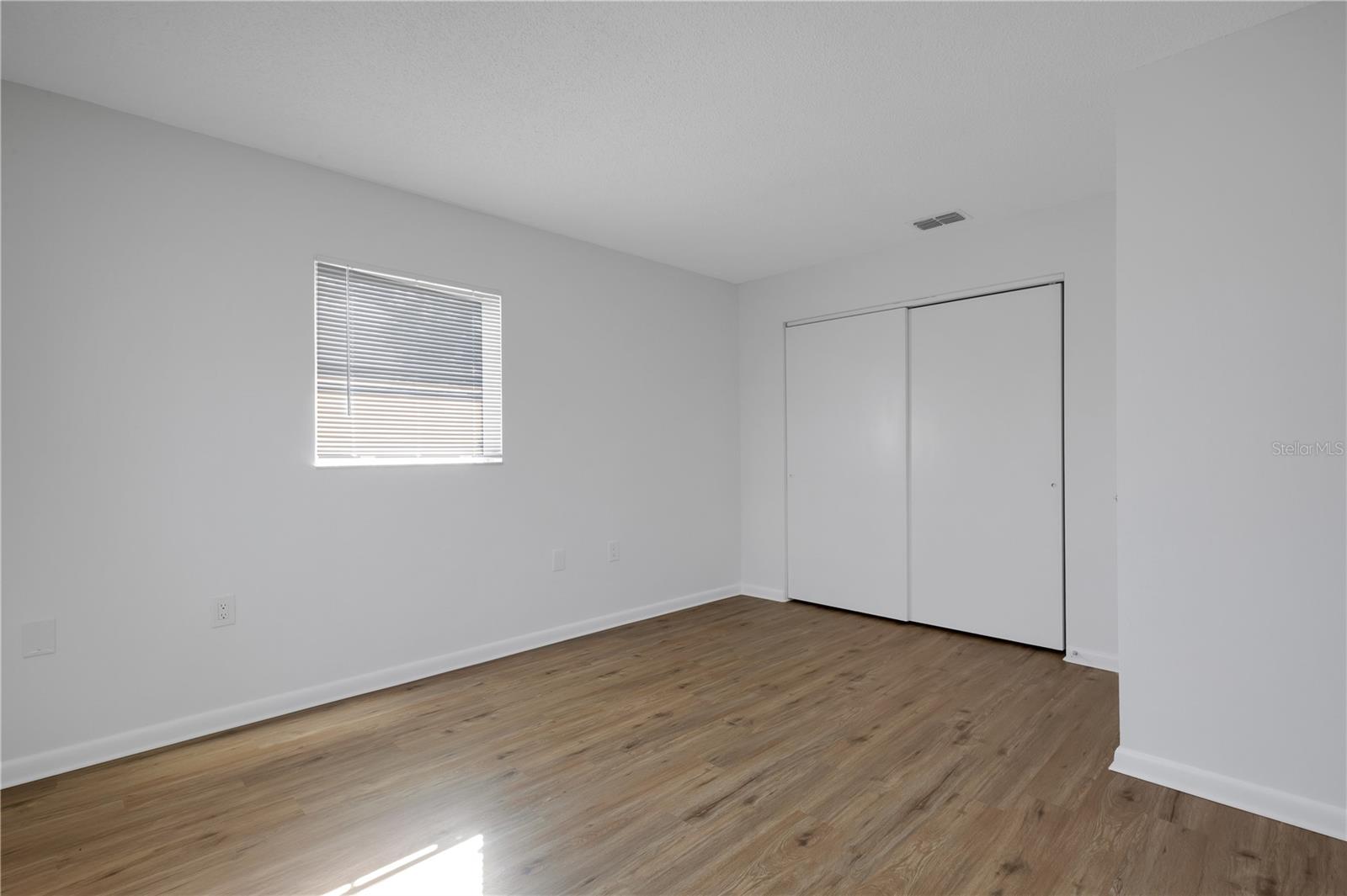 Image 25 of 48 For 210 Albee Road W