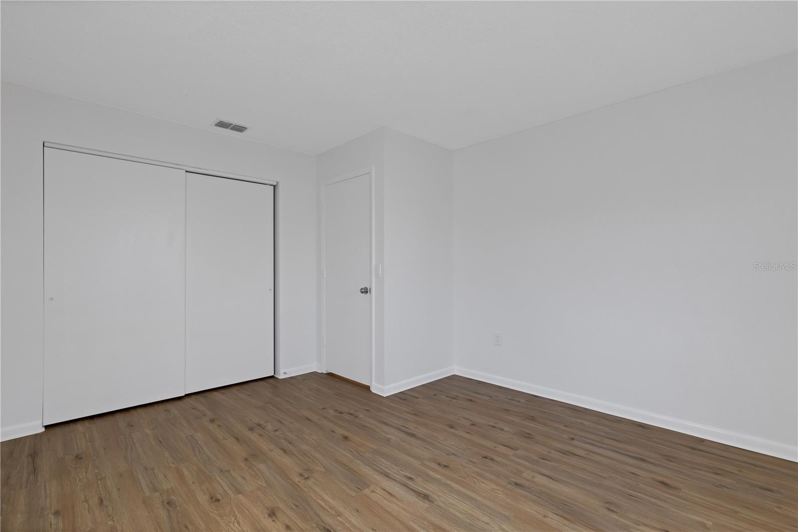 Image 26 of 48 For 210 Albee Road W