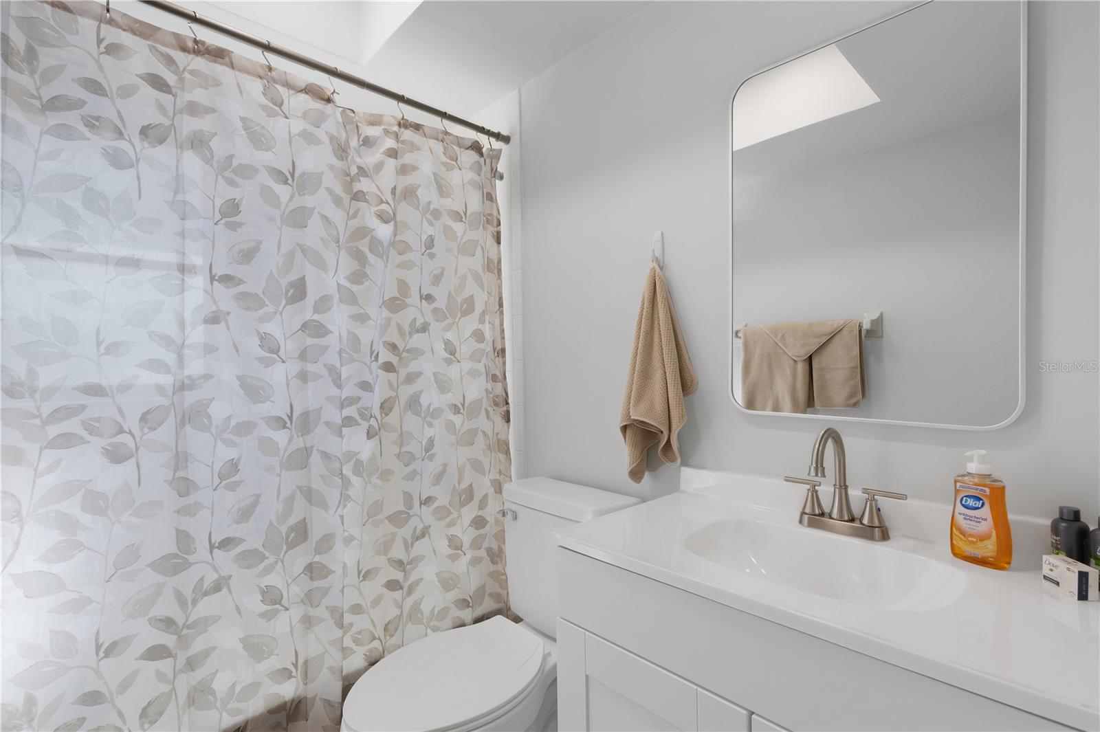 Image 27 of 48 For 210 Albee Road W